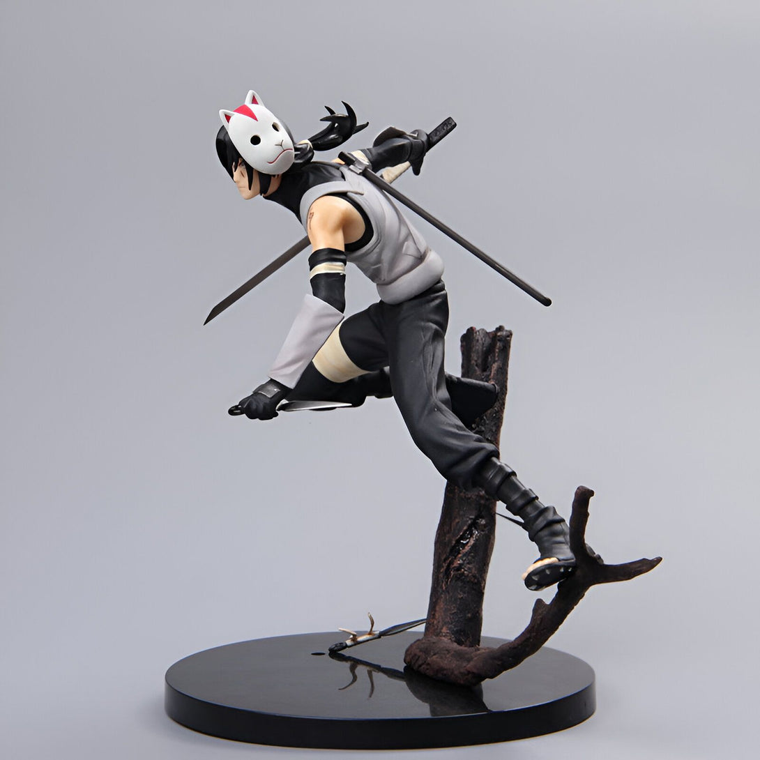 Figure de Zabuza Momochi de l'anime Naruto, en posture d'attaque, tenant un sabre dans sa main droite. Il est debout sur une branche d'arbre et porte son masque emblématique.