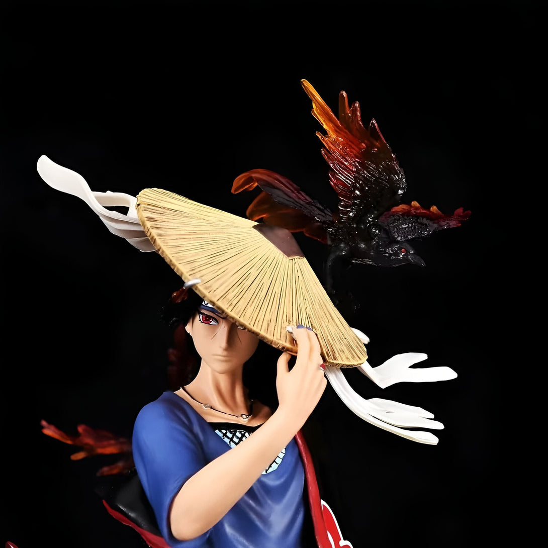 Figurine de Naruto Uzumaki portant son chapeau de paille et un corbeau noir avec des plumes rouges.
