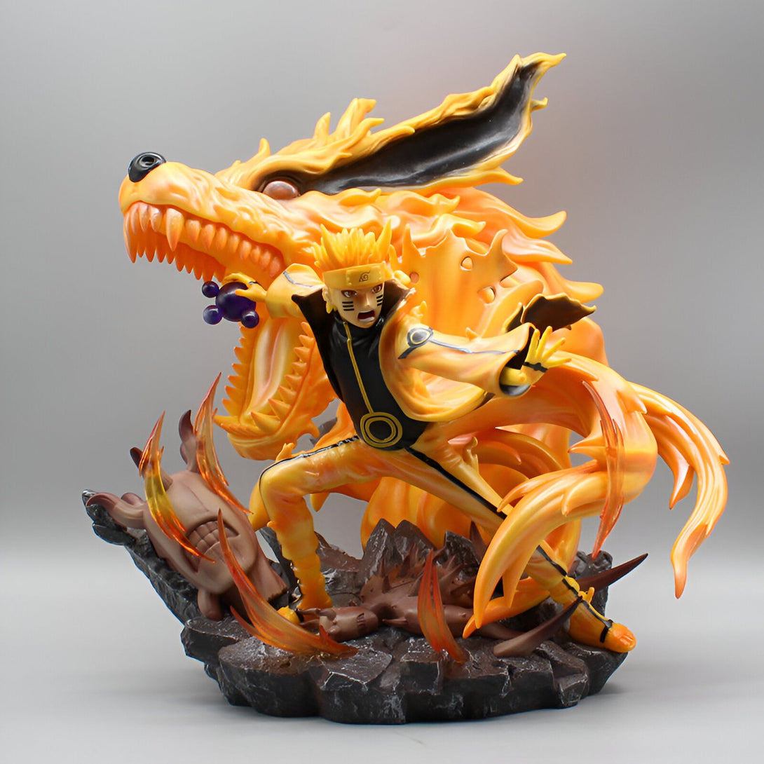 Statue de Naruto Uzumaki en mode Kurama, le renard à neuf queues, en pleine action. La figurine est peinte avec des détails précis et montre Naruto avec son célèbre costume orange et jaune. La base est en roche et représente le chakra du renard. Cette figurine est un must-have pour tous les fans de Naruto.