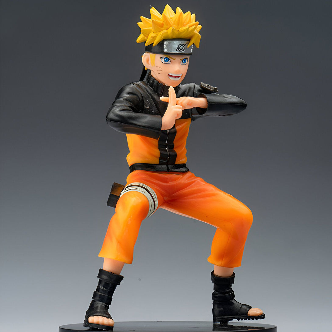 Naruto Uzumaki, le célèbre héros de l'anime Naruto, dans une pose de combat dynamique, prêt à affronter ses ennemis avec sa détermination légendaire. Cette figurine capture parfaitement son énergie et son style emblématique.
