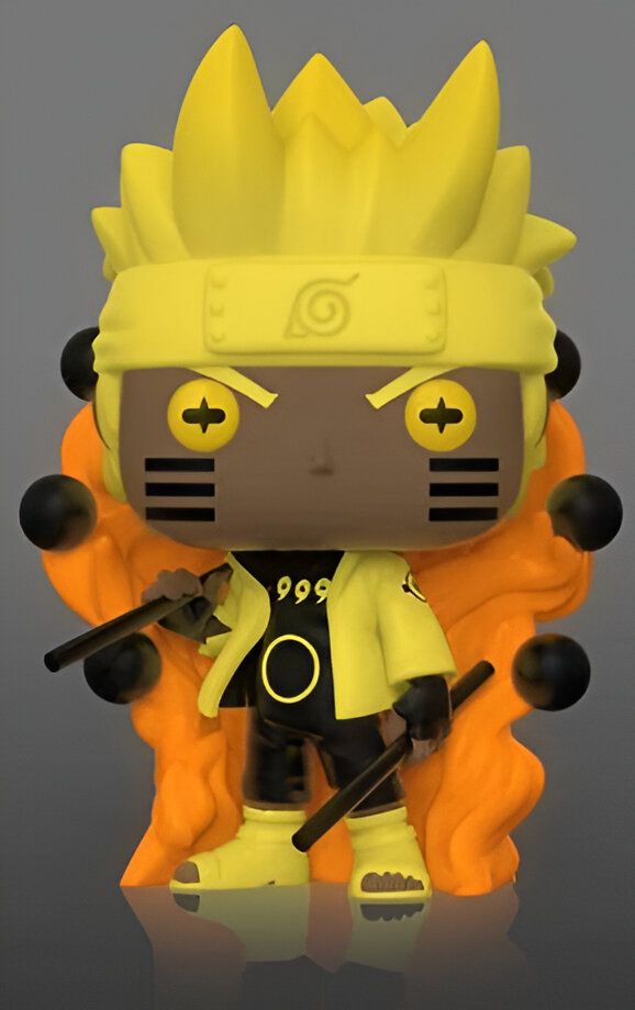 Figurine Funko Pop de Naruto en mode Kurama, avec des cheveux jaunes, des yeux jaunes et un costume jaune avec des marques noires. Naruto est représenté tenant des kunai et il est entouré de flammes oranges.