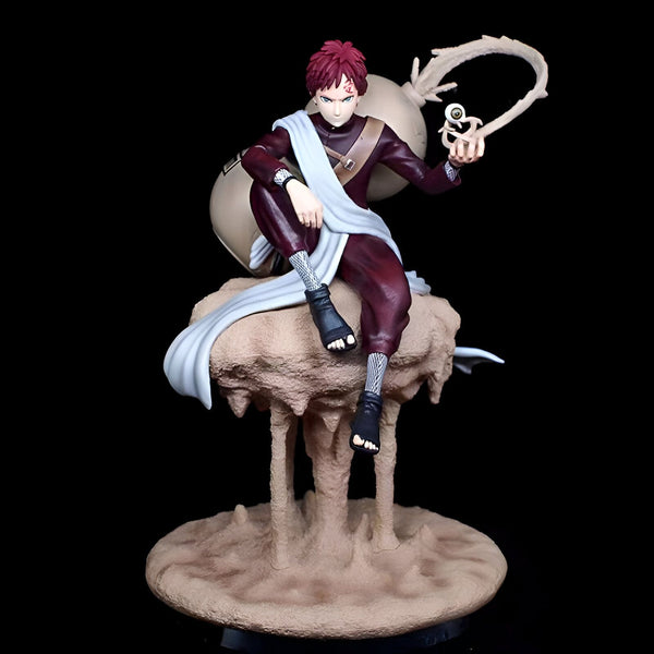 Figurines de collection Naruto représentant Gaara assis sur un nuage de sable, tenant son sable dans sa main droite.