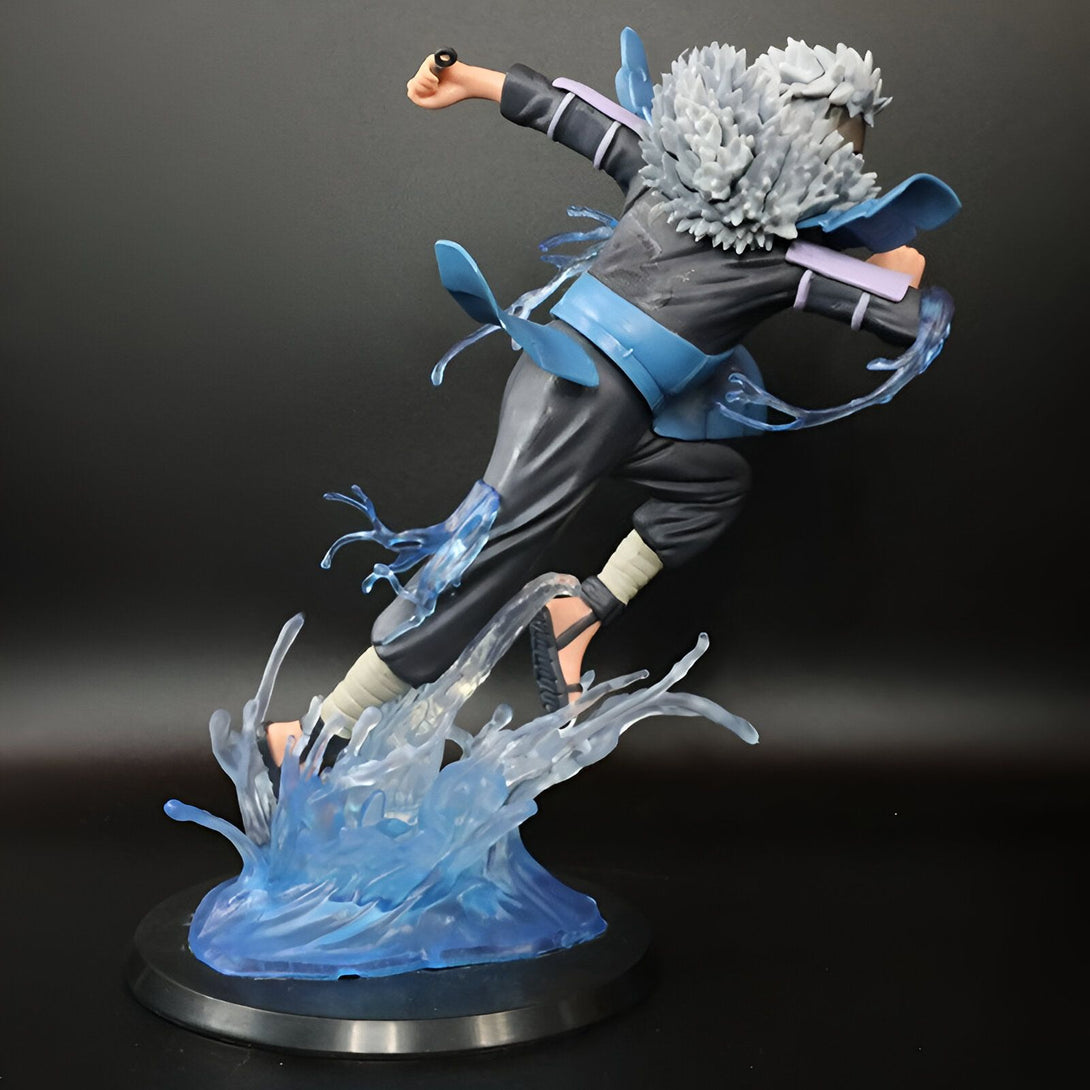 Figurines Naruto en PVC représentant un personnage courant sur l'eau, avec des effets d'eau translucides.  Une excellente addition à toute collection de fans de Naruto.