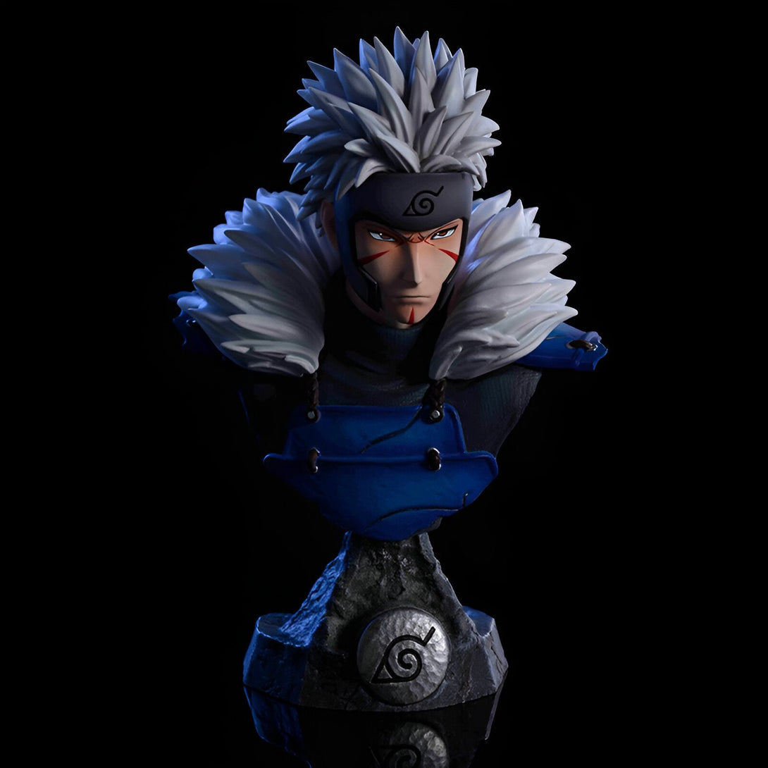 Buste de Kakashi Hatake en figurine, portant son uniforme de Hokage avec le symbole du village de Konoha sur son bandeau, sur une base en pierre avec le symbole du village.
