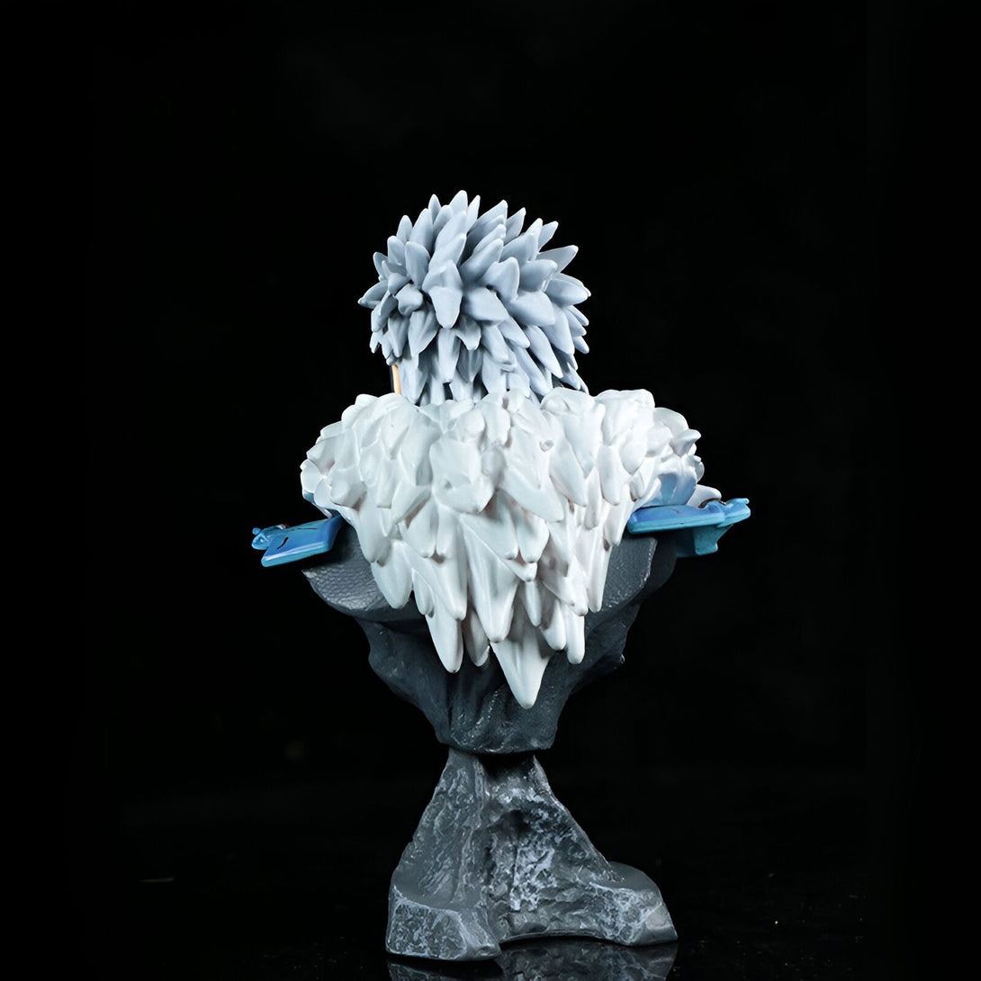 Buste de figurine Naruto représentant un personnage avec des cheveux blancs et des ailes.