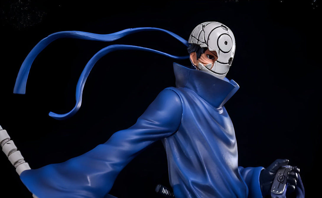 Figure de collection de Pain, un personnage important de l'univers Naruto, portant son emblématique masque blanc et sa tenue bleue.