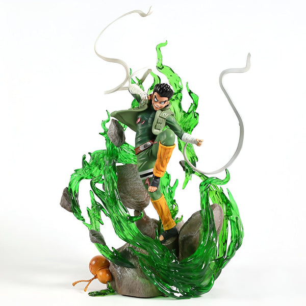 Figurines de collection Naruto, représentant Might Guy en pleine action, entouré d'effets verts représentant son jutsu. La figurine est posée sur une base rocheuse avec des détails précis.