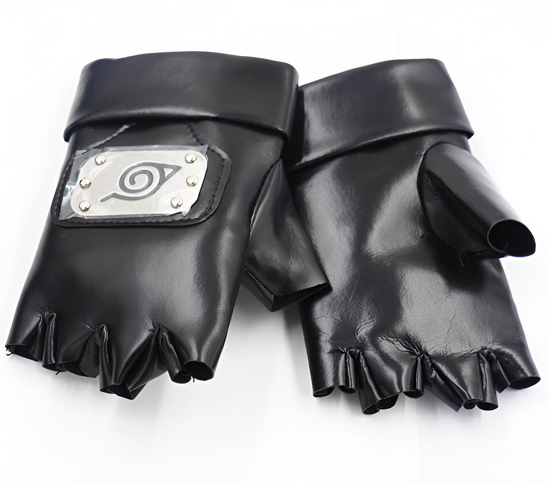 Une paire de gants noirs en cuir sans doigts avec le symbole de l'Akatsuki sur le dos. Ces gants sont un accessoire de cosplay idéal pour les fans de Naruto.
