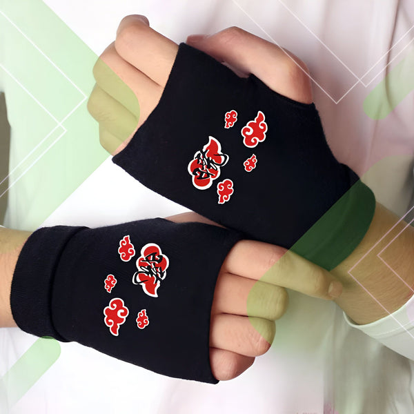Gants sans doigts en noir avec des nuages ​​rouges et des caractères japonais, un accessoire pour les fans de Naruto.