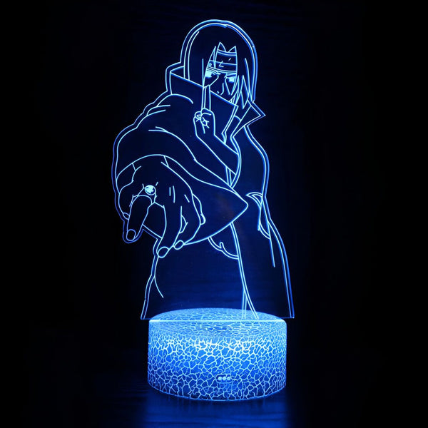 Lampe LED 3D de l'anime Naruto représentant le personnage de Kakashi Hatake. La lampe est allumée et éclaire le personnage en bleu.