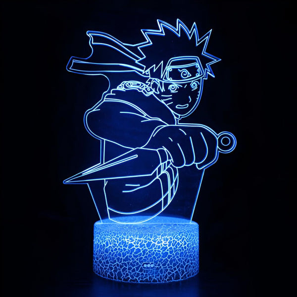 Lampe LED 3D représentant Naruto Uzumaki, un personnage de l'anime Naruto, tenant un kunai, un couteau japonais. La lumière bleue de la lampe met en valeur les détails du personnage.