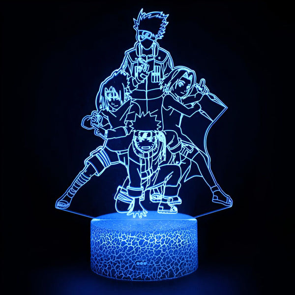 Lampe 3D représentant les personnages de l'anime Naruto : Naruto, Sasuke, Kakashi, Sakura et Shikamaru. La lampe est bleue et diffuse une lumière douce.  Parfaite pour les fans de Naruto.