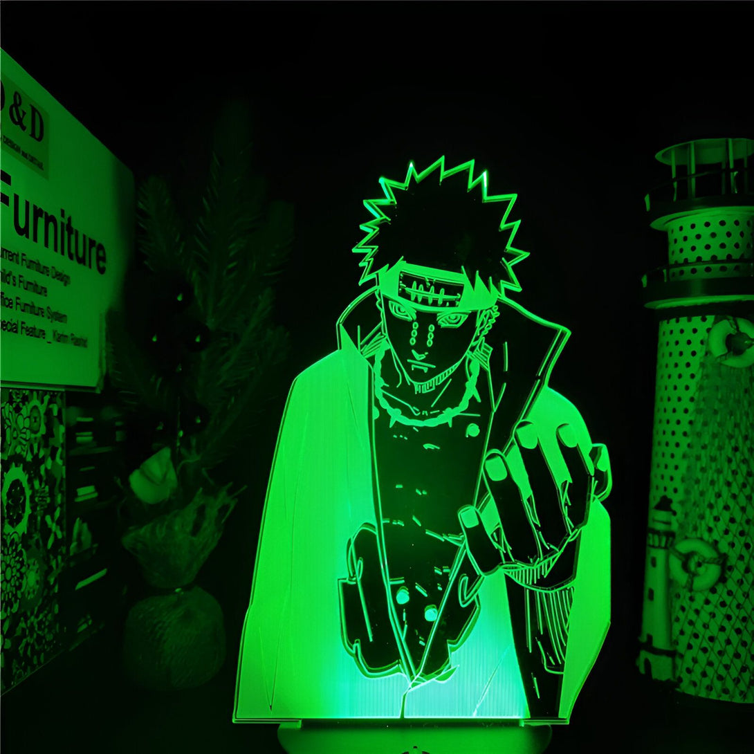 Lampe à LED verte représentant Pain, un personnage de l'anime Naruto. Il est représenté dans son costume distinctif et brandit son bras, avec une expression menaçante sur son visage.