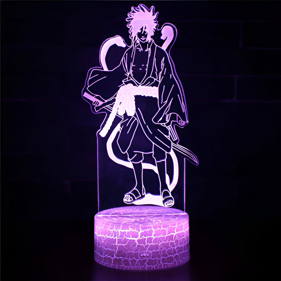 Lampe 3D à LED représentant le personnage de Naruto, Madara Uchiwa, avec son épée, sur une base violette.