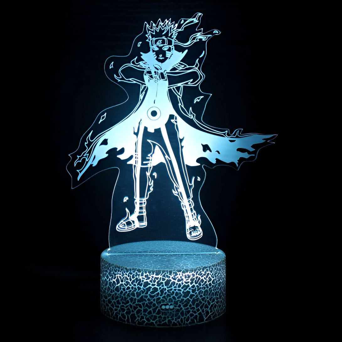 Lampe 3D de Naruto Uzumaki, le personnage principal de l'anime Naruto, en mode 7ème Hokage, avec son symbole sur sa poitrine et son emblématique manteau à capuchon flottant autour de lui.  La lampe est éclairée en bleu et a une base en plastique texturée.
