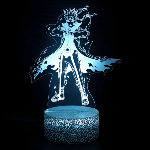 Lampe 3D de Naruto Uzumaki, le personnage principal de l'anime Naruto, en mode 7ème Hokage, avec son symbole sur sa poitrine et son emblématique manteau à capuchon flottant autour de lui.  La lampe est éclairée en bleu et a une base en plastique texturée.