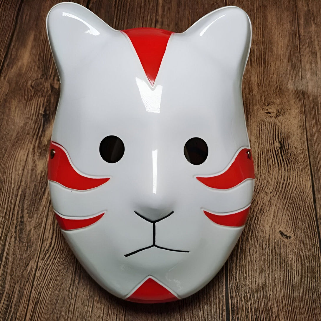 Masque de renard blanc et rouge du personnage de manga Naruto, idéal pour les fans et les cosplays.
