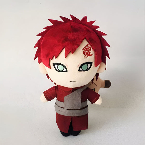 Peluche de Gaara, personnage de l'anime Naruto, avec ses cheveux rouges et son bandeau frontal. Cette peluche est un excellent cadeau pour les fans de la série.