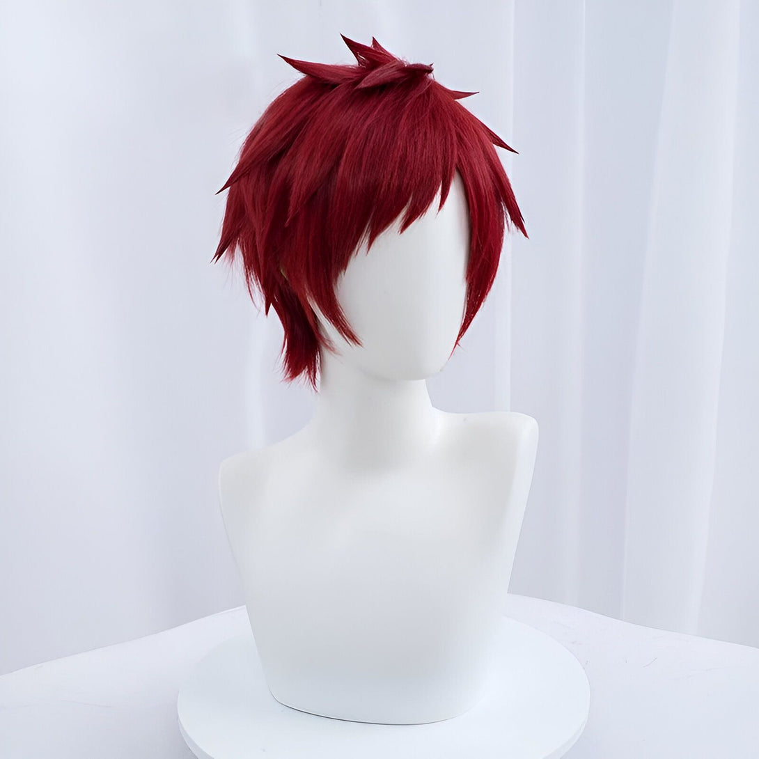 Perruque rouge foncé pour cosplay, style court et pointu, sur un mannequin blanc.