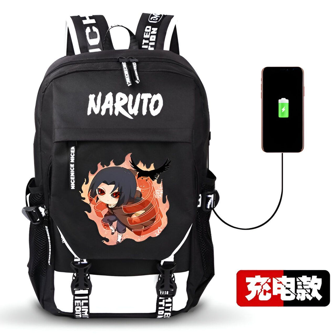 Sac à dos noir avec un imprimé de Naruto Uzumaki enflammé, un logo "Naruto" blanc sur le devant, une prise USB sur le côté et une batterie externe pour recharger les appareils mobiles.