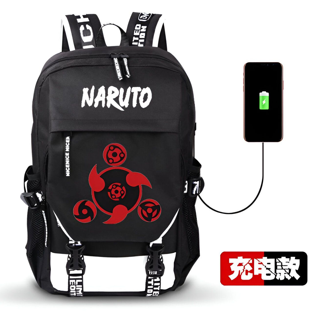Sac à dos Naruto noir avec le logo du Sharingan rouge et une poche de recharge USB.