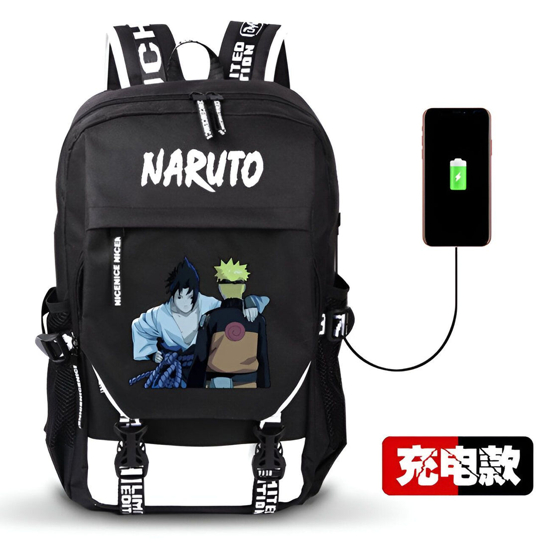 Sac à dos noir avec le logo Naruto, représentant les personnages de Naruto et Sasuke, avec un port USB pour recharger son téléphone.