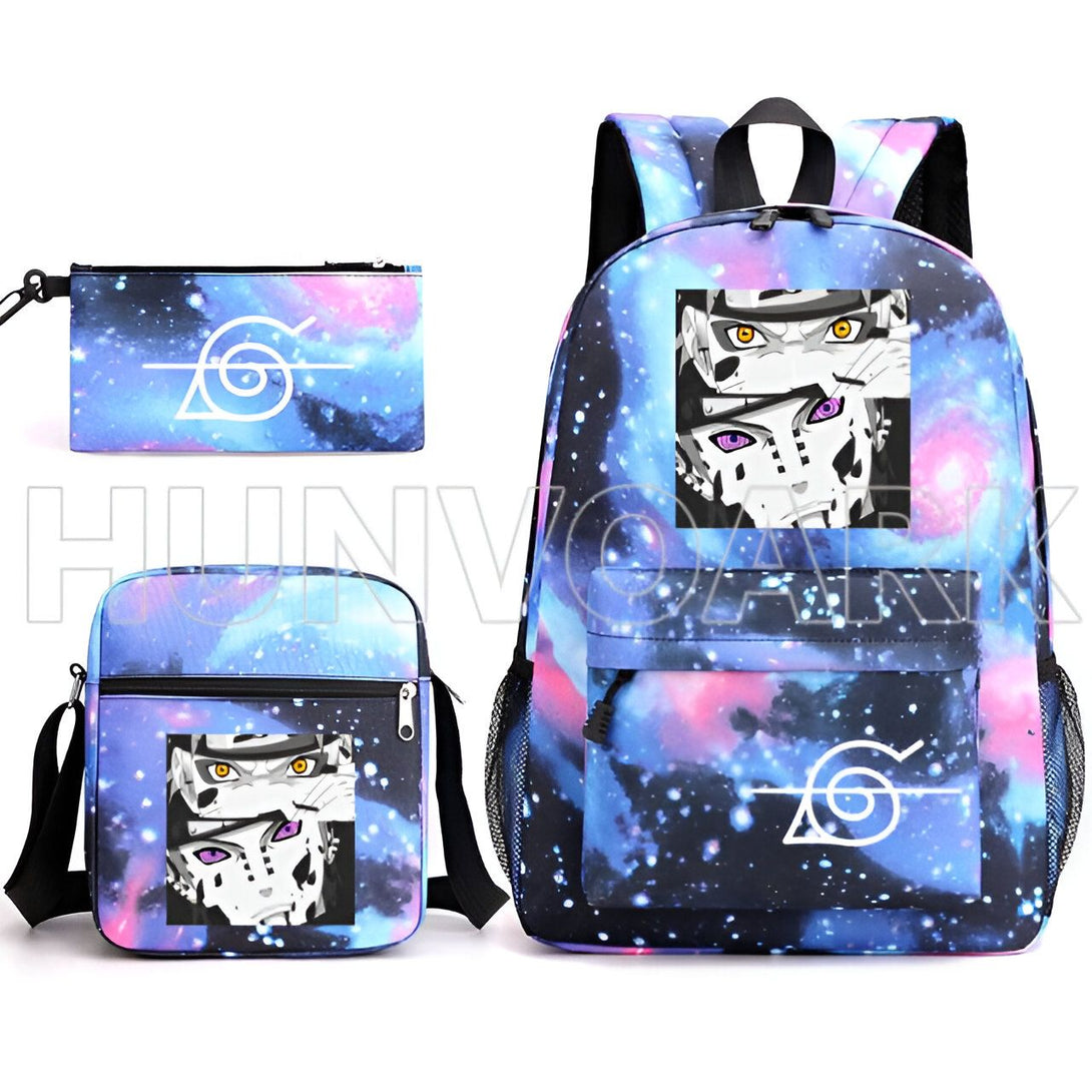 Ensemble de trois articles Naruto : un sac à dos, une sacoche et une trousse, tous avec un motif de galaxie et les personnages de Kakashi et Obito.  L'ensemble est parfait pour les fans de Naruto.