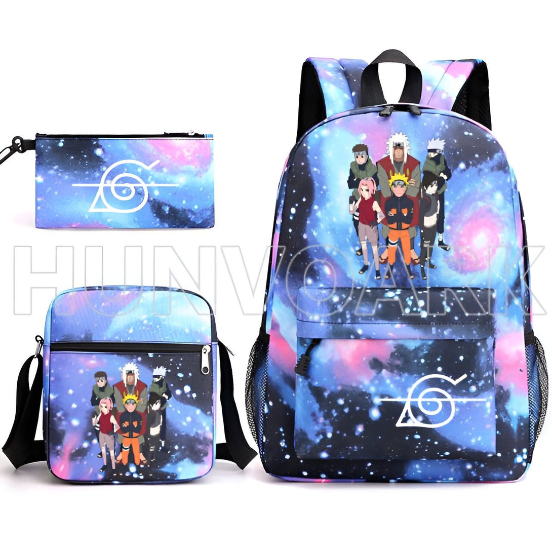 Ensemble de trois sacs à dos Naruto avec un motif de galaxie et le symbole du village caché de Konoha. Le sac à dos principal est grand avec des bretelles ajustables, le sac à bandoulière est plus petit et il y a une trousse à crayons plate.