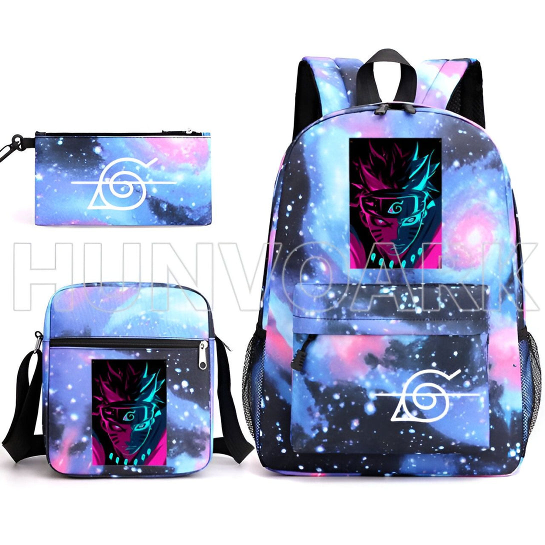 Ensemble de trois articles Naruto comprenant un sac à dos, une sacoche et une trousse, tous ornés d'un motif de galaxie et de l'emblème du village caché de Konoha, avec un portrait de Naruto en mode Sage des Six Chemins sur le devant.