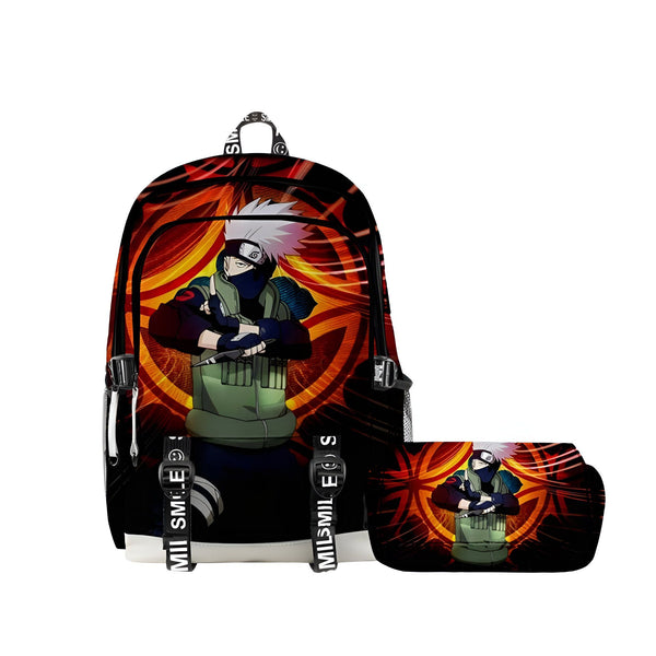 Sac à dos et trousse de toilette Naruto avec l'image de Kakashi Hatake sur fond de flammes.