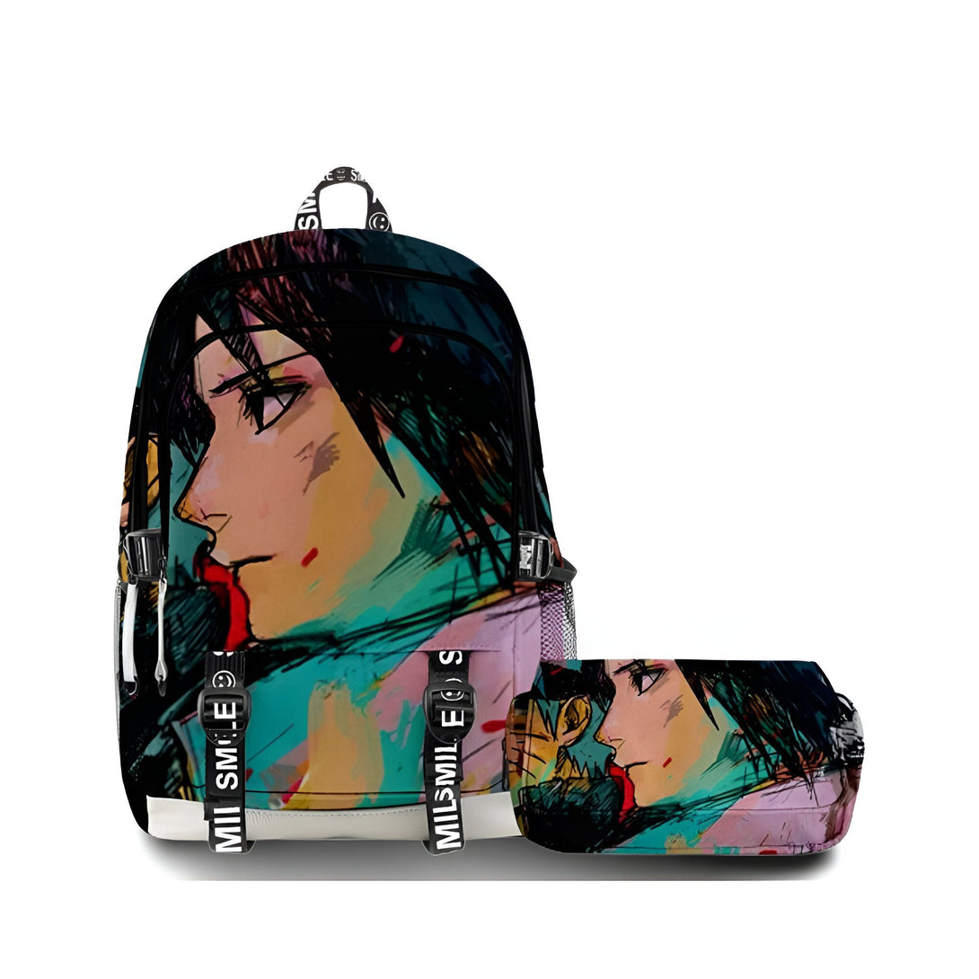 Sac à dos et trousse à crayons Naruto avec une illustration de Sasuke Uchiha en style manga. Le sac à dos est noir et blanc avec des accents de couleur. La trousse à crayons est assortie.  Parfait pour les fans de Naruto.