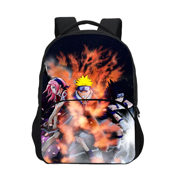 Sac à dos noir avec un motif imprimé de Naruto, Sasuke et Sakura entourés de flammes orange sur un fond noir étoilé.