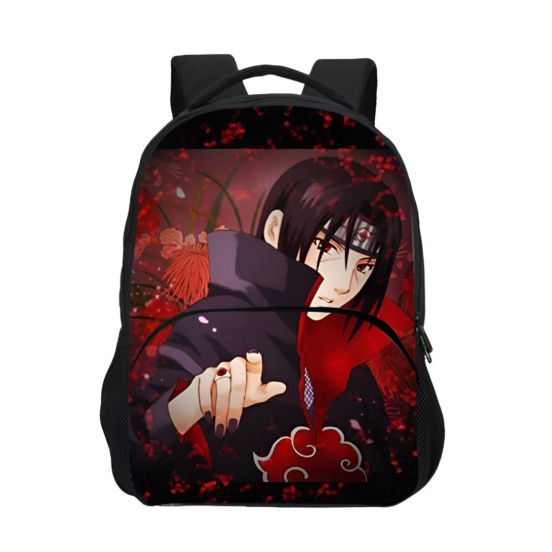 Sac à dos noir avec un motif d'Itachi Uchiha de l'anime Naruto. Itachi porte sa tenue emblématique et son Sharingan est visible. Un excellent choix pour les fans de Naruto.