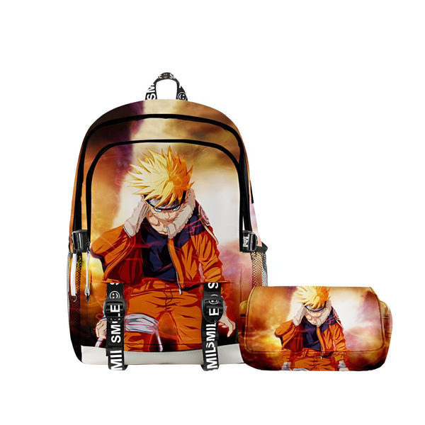 Sac à dos et trousse de maquillage Naruto avec l'image de Naruto Uzumaki. Le sac à dos est orange et noir avec un design en feu. La trousse de maquillage est orange et noire avec un design en feu.