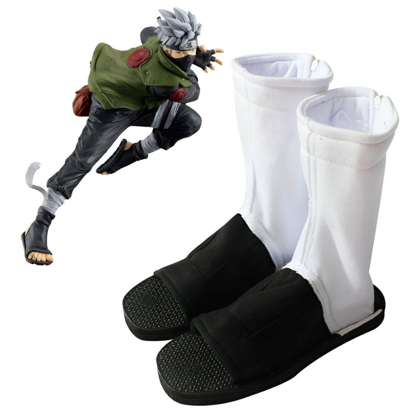Chaussures de ninja blanches et noires, inspirées de l'apparence de Kakashi Hatake dans l'anime Naruto, parfaites pour les cosplay et les fans.