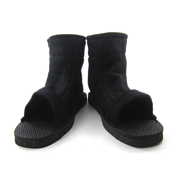 Une paire de sandales noires en tissu, ressemblant aux chaussures de Naruto, avec une semelle en caoutchouc à motif. Parfait pour les fans de Naruto !
