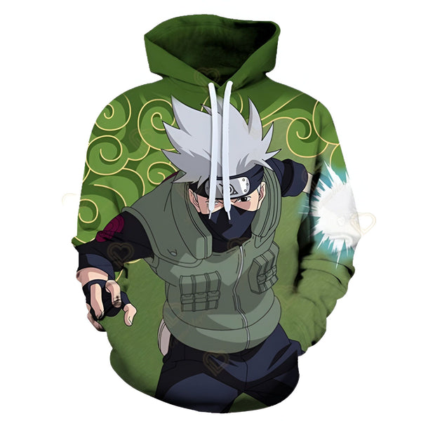 Sweat à capuche vert avec l'image d'un personnage d'anime, Kakashi Hatake, portant son masque et son bandeau du village de Konoha, il a les cheveux blancs et les yeux bleus. Il porte un gilet vert militaire et un pantalon noir.