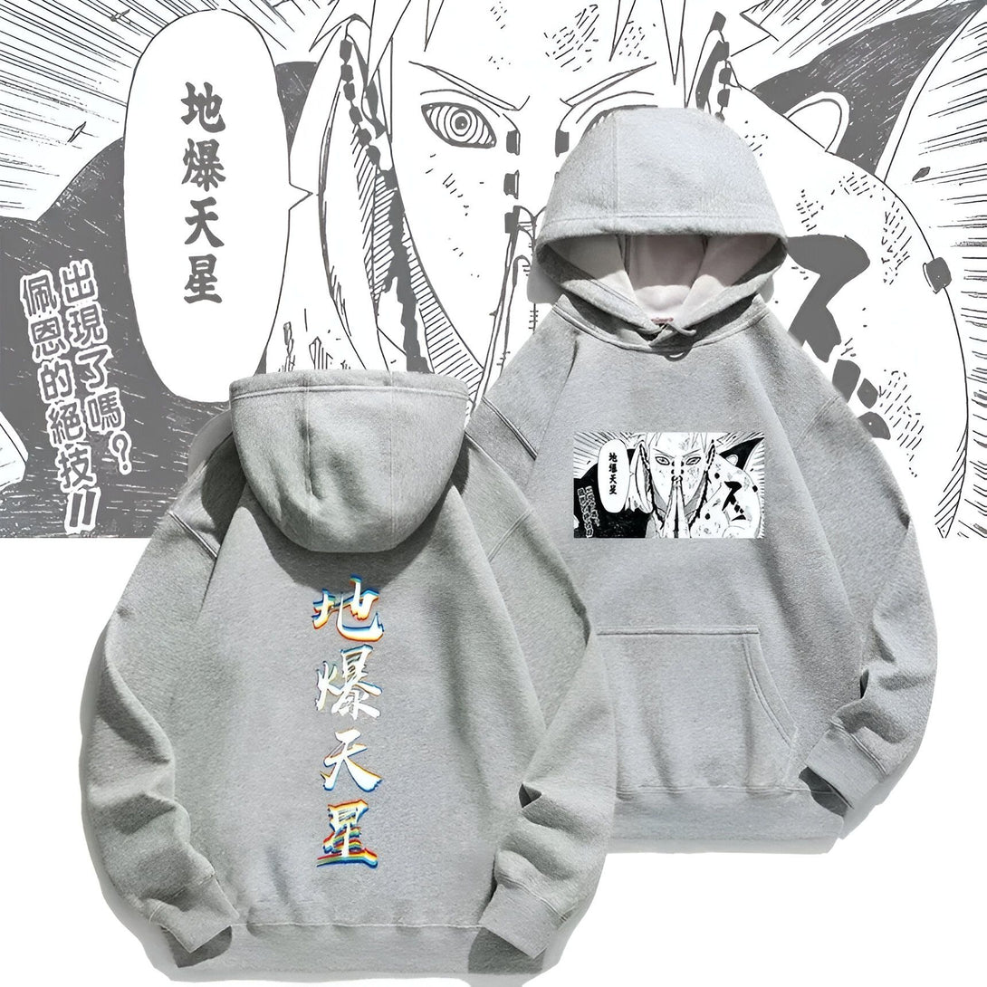 Sweat-shirt gris à capuche avec un imprimé de Naruto. Le devant du sweat-shirt présente un visuel de Naruto avec l'inscription "地爆天星" (Chibaku Tensei) en japonais, tandis que le dos affiche une version verticale du même texte. Un excellent choix pour les fans de Naruto!