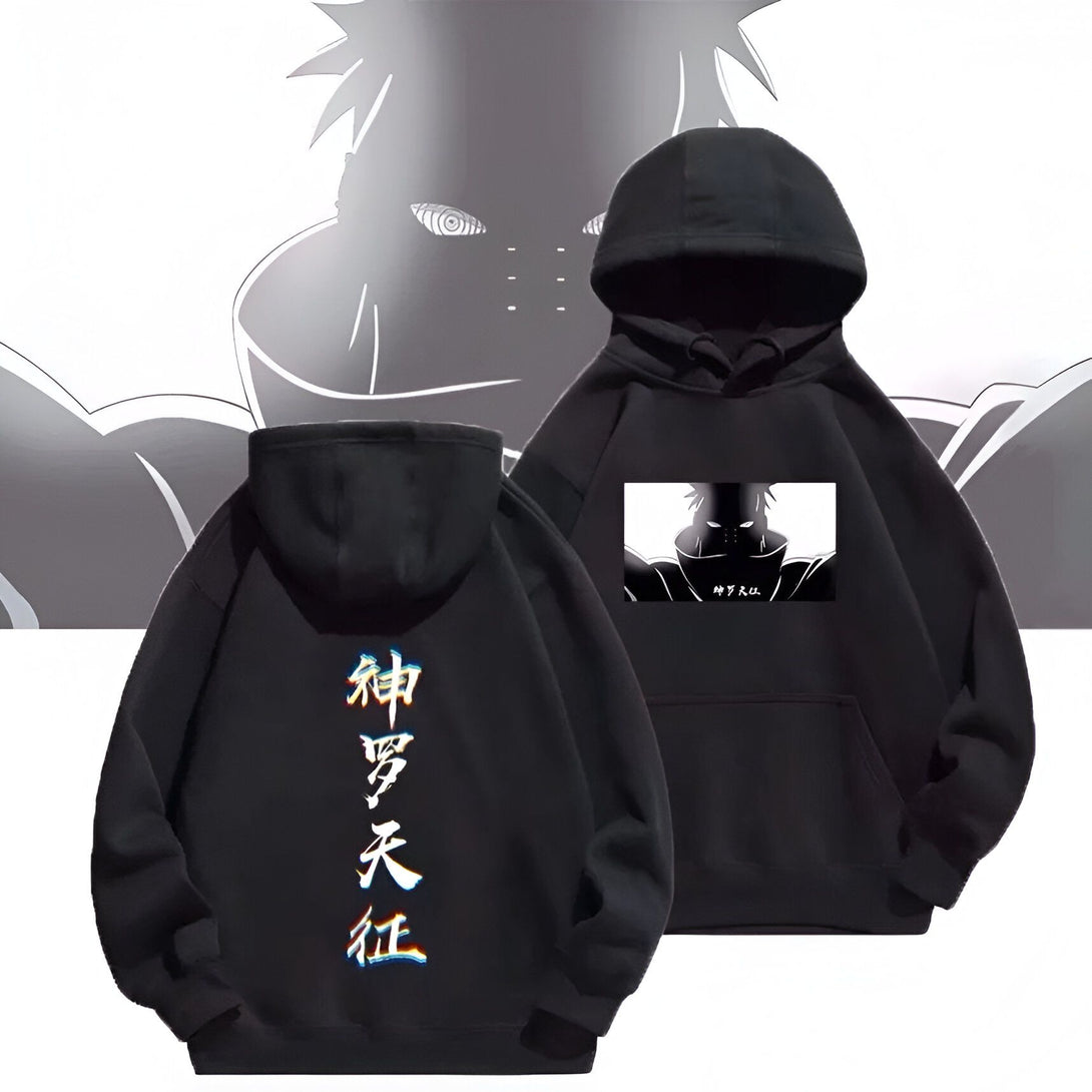 Sweat-shirt à capuche noir avec l'image de Pain, un personnage de l'anime Naruto, sur la poitrine et des caractères japonais sur le dos. Le sweat-shirt est idéal pour les fans de Naruto.