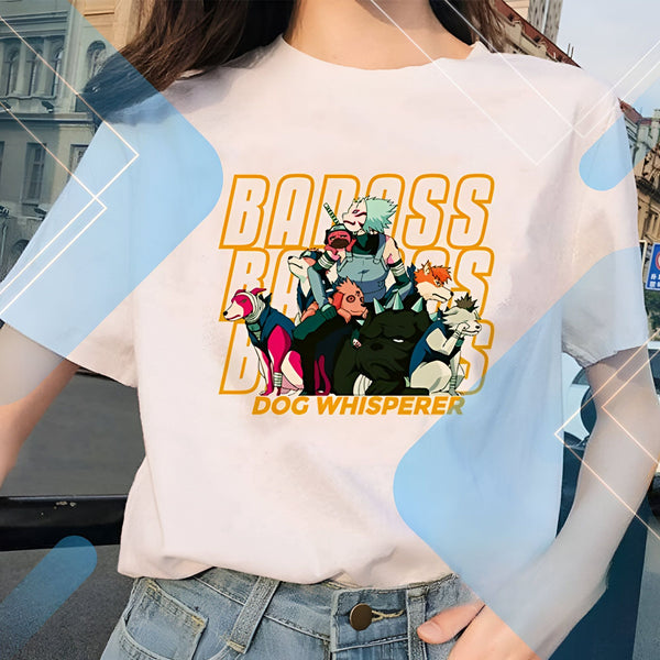 T-shirt blanc avec un design de personnages Naruto et le texte "BADASS DOG WHISPERER".