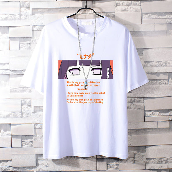 T-shirt blanc avec un imprimé de Hinata Hyuga, personnage de l'anime Naruto, avec des citations inspirantes en anglais.