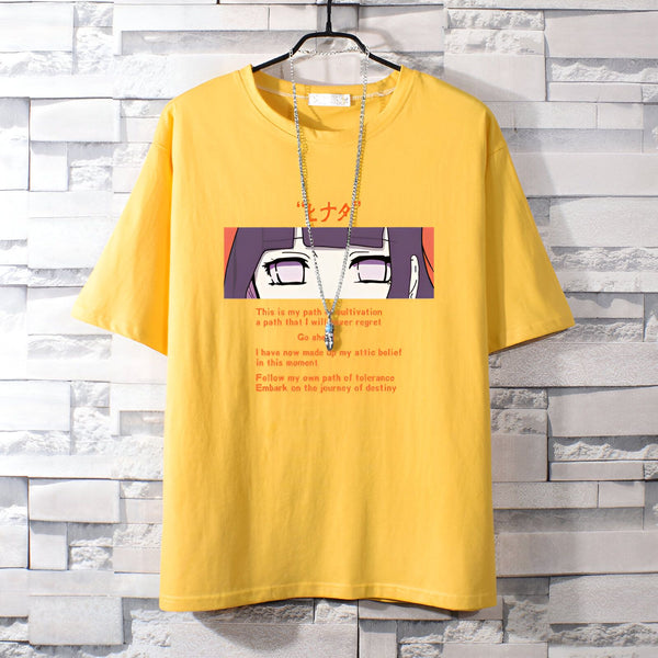 T-shirt jaune avec un imprimé de Hinata Hyuga, un personnage de l'anime Naruto, et une citation inspirante en anglais.