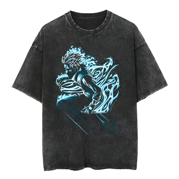 T-shirt noir délavé avec un imprimé de Kakashi Hatake du manga Naruto, utilisant son jutsu de foudre.