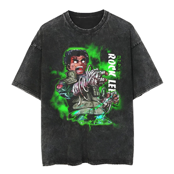 T-shirt noir délavé avec un imprimé de Rock Lee, un personnage de l'anime Naruto, dans une pose dynamique avec des éclairs verts. L'impression comprend également le nom "Rock Lee" en anglais et en japonais.