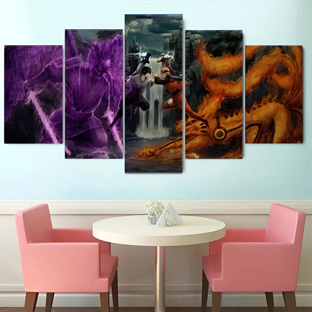 Toile de cinq panneaux représentant une scène de combat entre Naruto et Sasuke dans l'univers de Naruto Shippuden.  Naruto utilise le chakra de Kurama, le renard à neuf queues, et Sasuke utilise le Rinnegan.  Les deux personnages se battent au milieu d'un paysage montagneux avec une cascade en arrière-plan.  Une œuvre d'art parfaite pour les fans de Naruto.