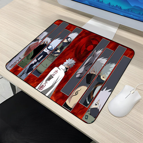 Sous-main de souris Naruto avec les personnages de l'anime sur un fond rouge.