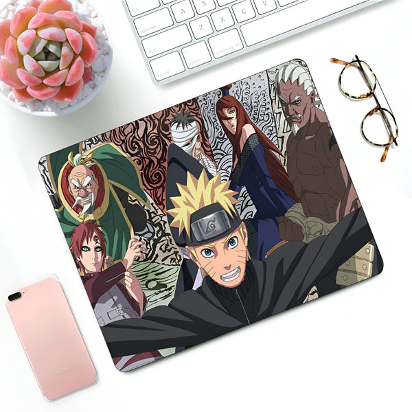 Tapis de souris Naruto avec des personnages populaires de l'anime, y compris Naruto, Sasuke, Kakashi et Sakura. Un excellent choix pour les fans de Naruto.