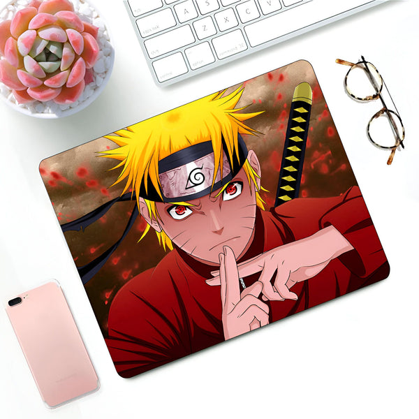 Tapis de souris Naruto avec une image de Naruto Uzumaki en mode sage avec ses yeux rouges et son bandeau frontal.