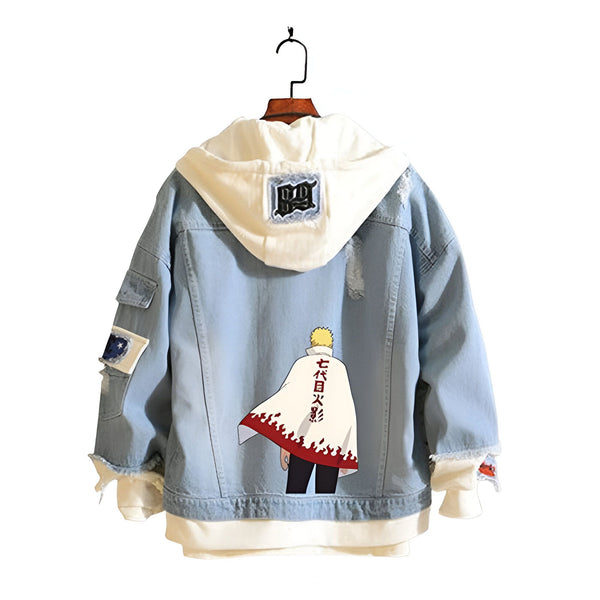 Veste en jean bleu clair avec capuche blanche, représentant un personnage de manga, Naruto, avec une inscription en japonais.