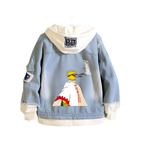 Veste en jean bleue avec une capuche blanche et un motif de Naruto sur le dos. La veste est ornée de détails déchirés et d'une broderie à l'arrière.